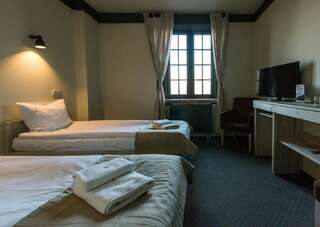 Отели типа «постель и завтрак» Aparthotel Stara Przędzalnia Жирардув Улучшенный двухместный номер с 1 кроватью или 2 отдельными кроватями-4